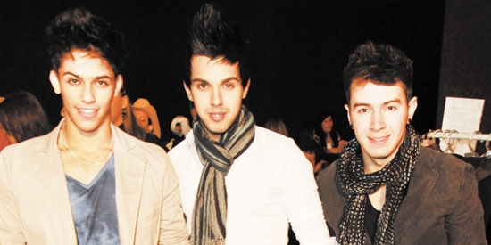 Matheus Claus, Vinícius Ponce e Everton Silva em desfile de moda no Villa Ventura 